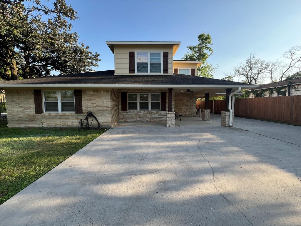 1014 Roxella Street - Photo 1