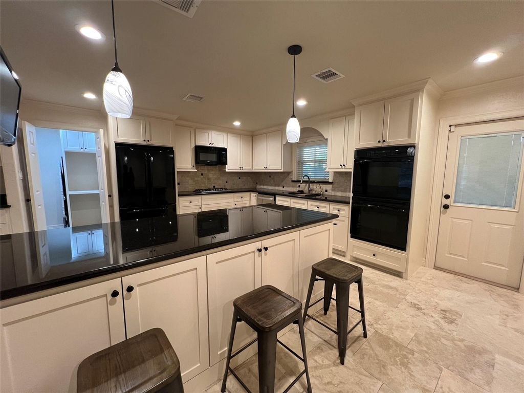 1014 Roxella Street - Photo 7