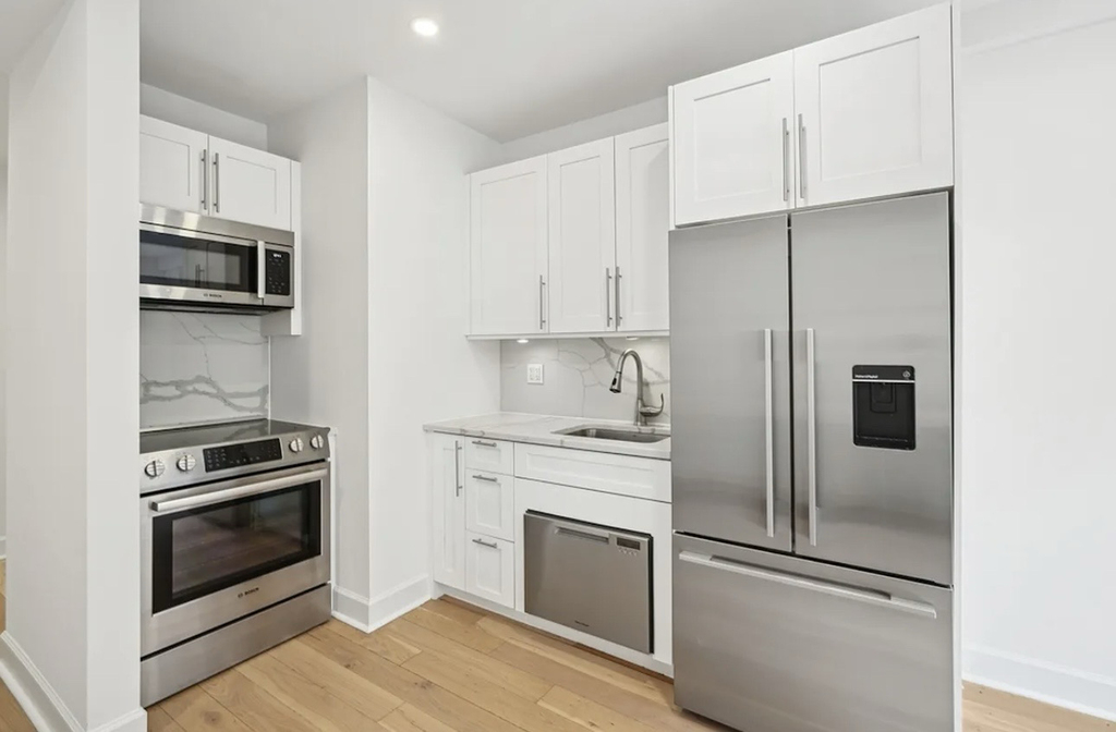 160 East 48th Street, Unit 14-l2 - Photo 1