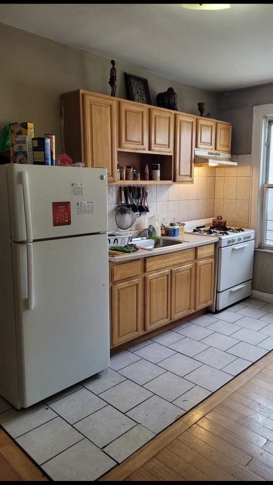 East 98th Street - Photo 6