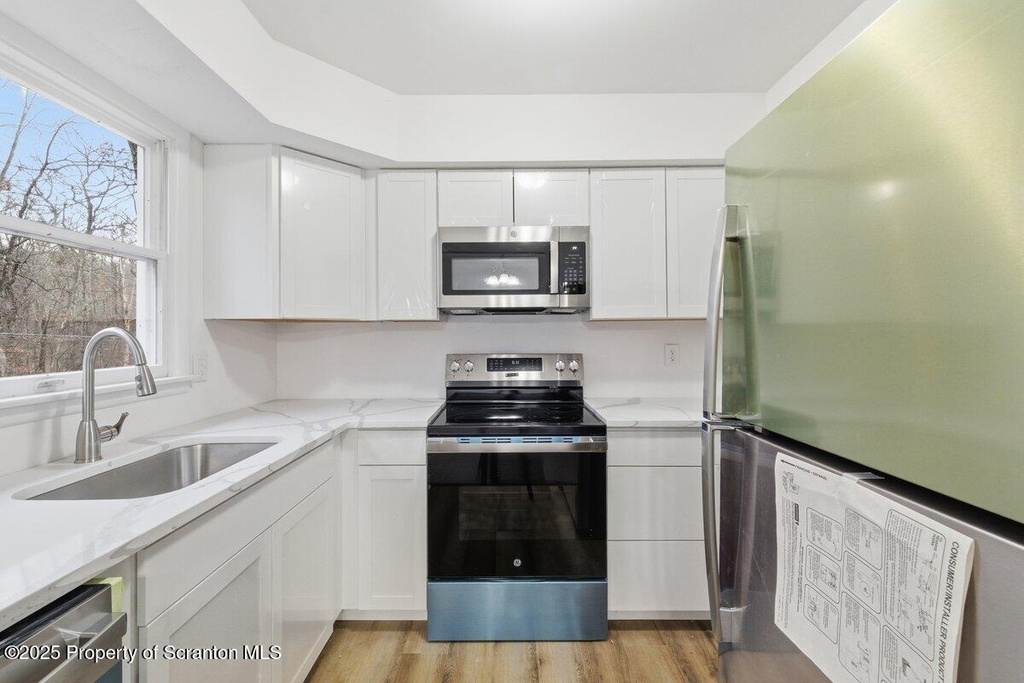 1273 Chateau Drive - Photo 6