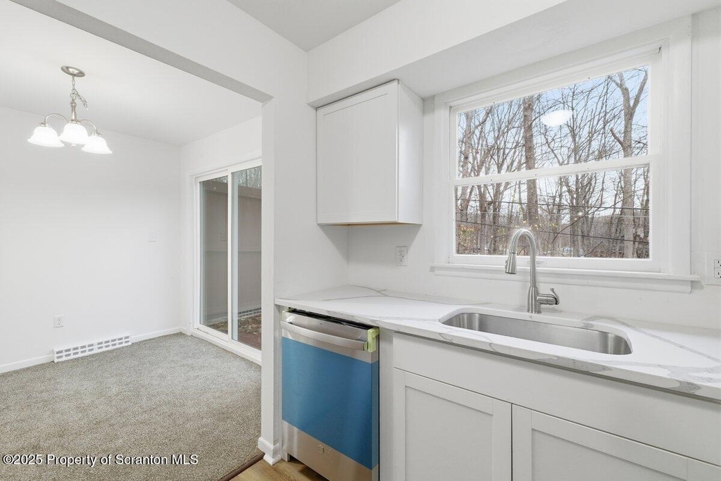 1273 Chateau Drive - Photo 7