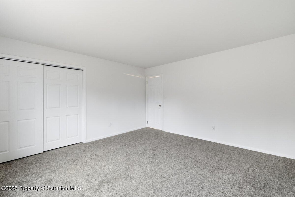 1273 Chateau Drive - Photo 11