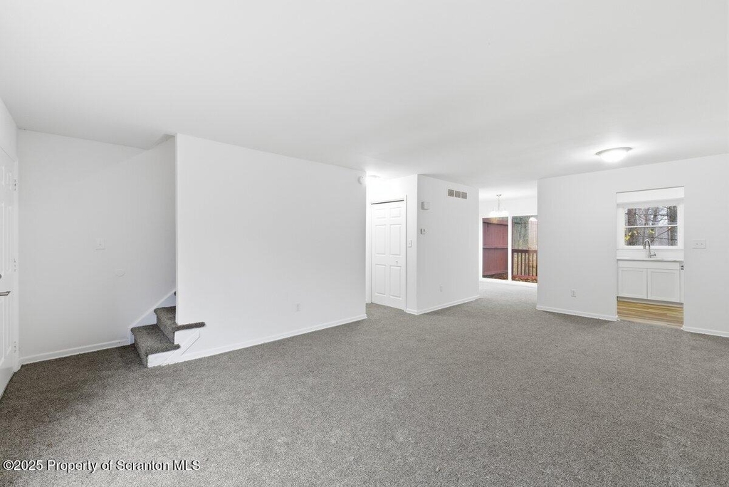 1273 Chateau Drive - Photo 4