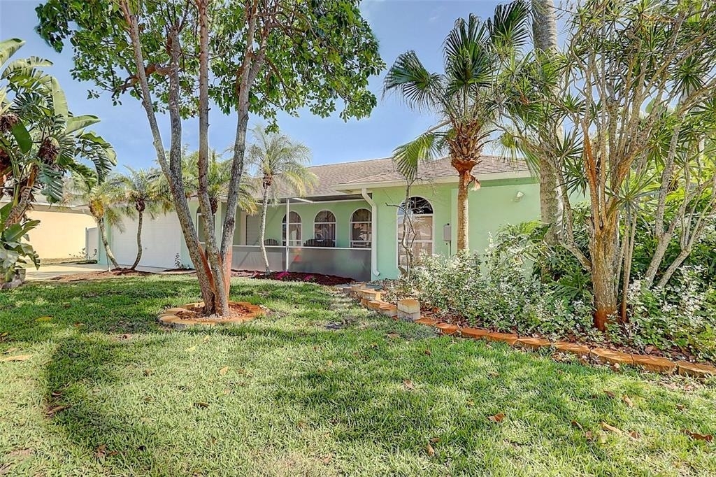 238 Sw Grove Avenue - Photo 1