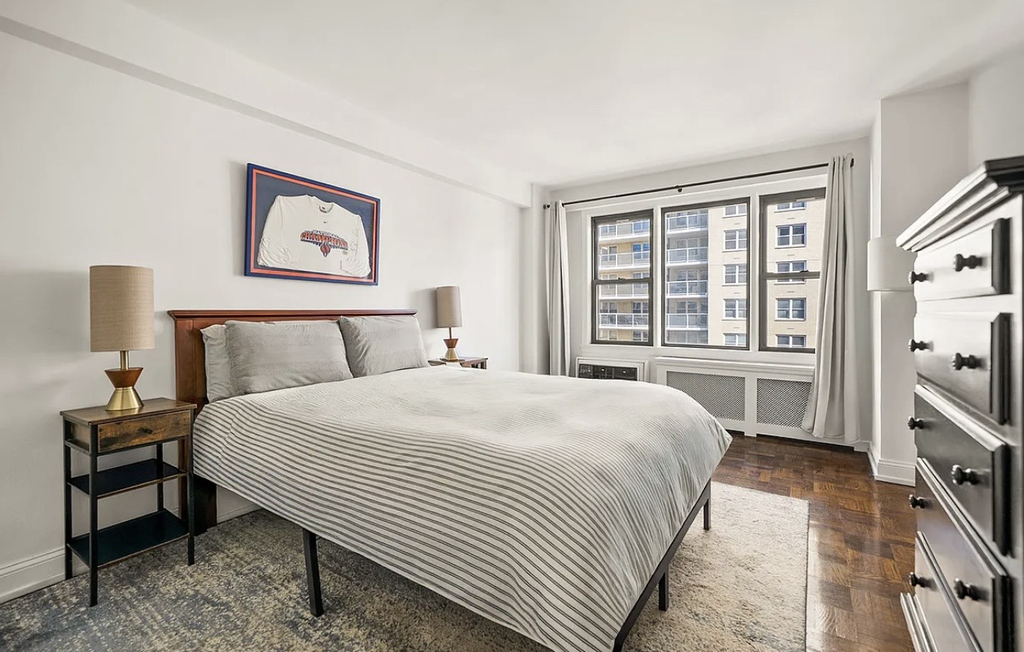 245 East 24th Street, Unit 9d - Photo 2