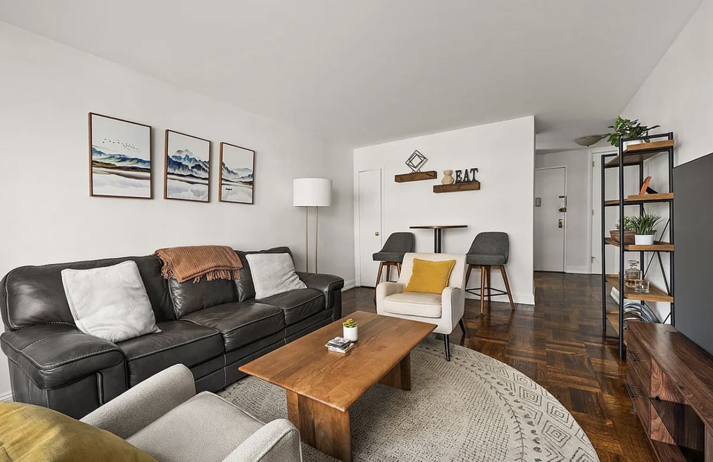 245 East 24th Street, Unit 9d - Photo 1