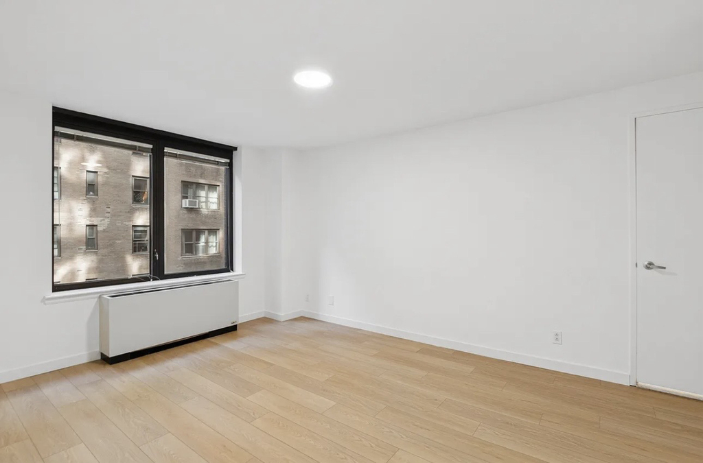 150 East 57th Street, Unit 2a - Photo 3