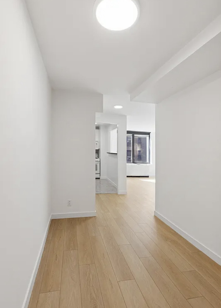 150 East 57th Street, Unit 2a - Photo 2