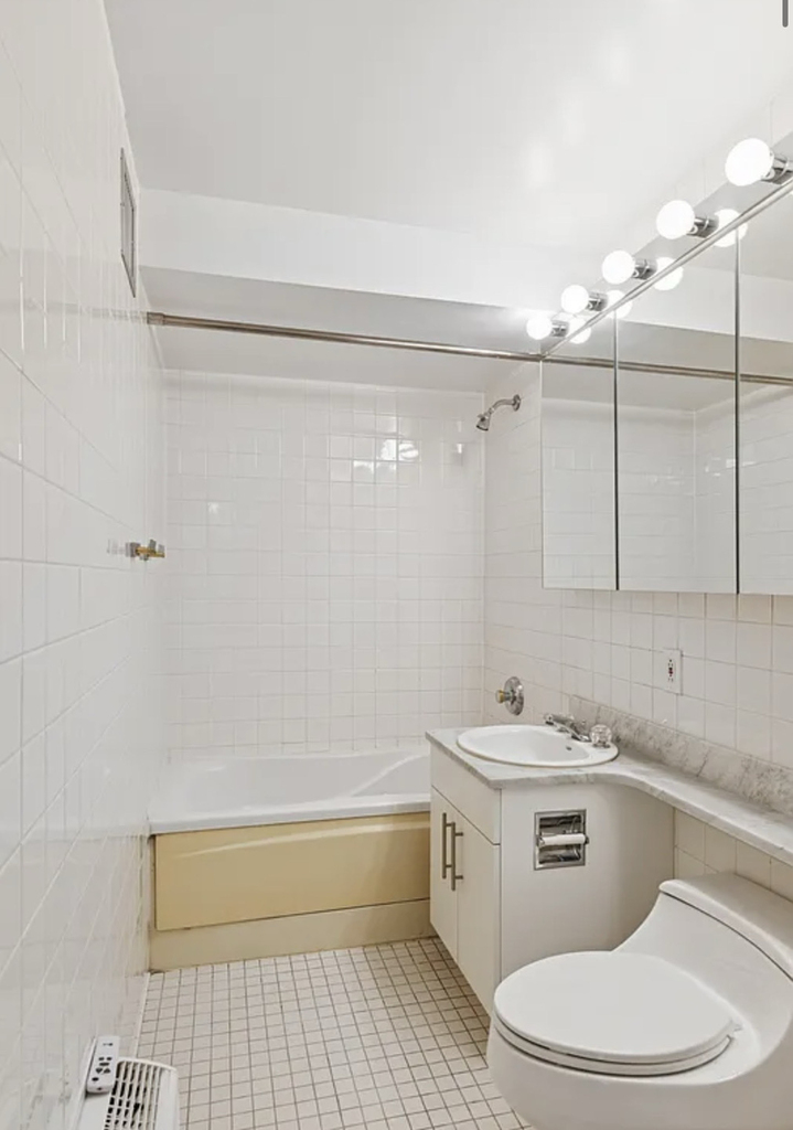 150 East 57th Street, Unit 2a - Photo 4