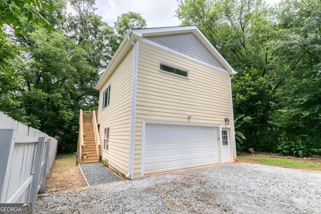 1084 Sanders Avenue Se - Photo 1
