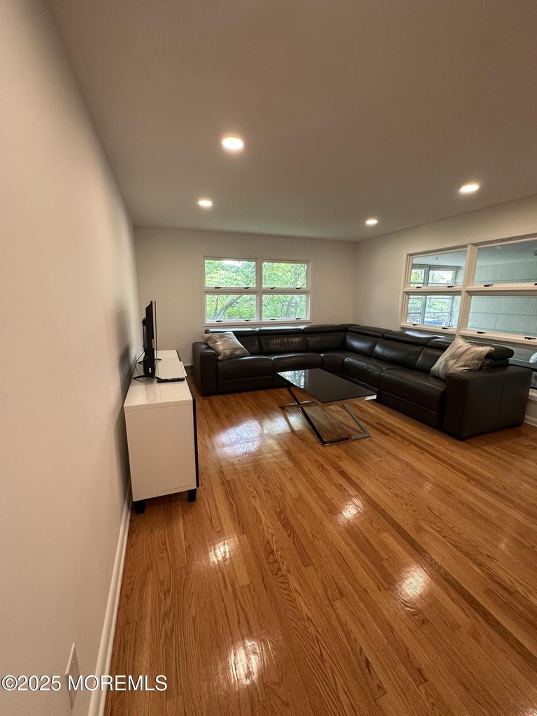 172 Larchwood Avenue - Photo 2