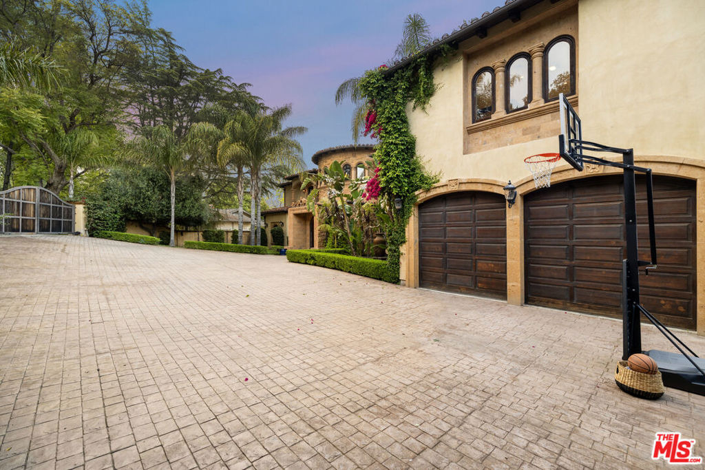 18607 Cassandra Street - Photo 11