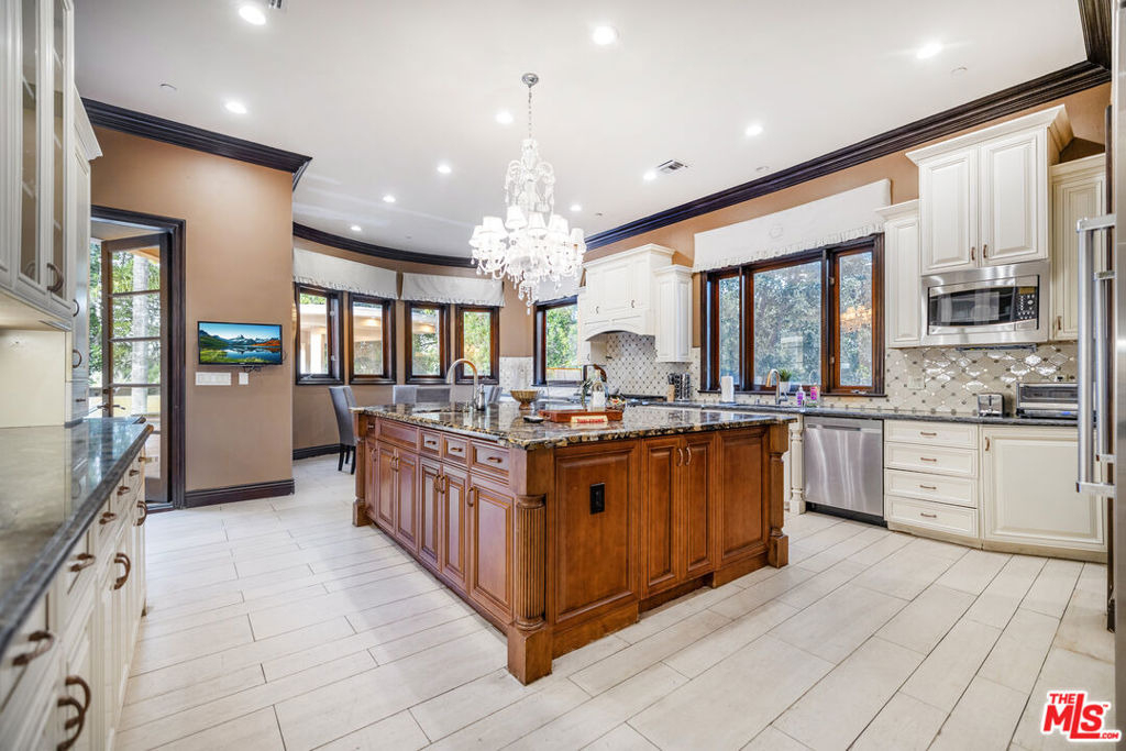 18607 Cassandra Street - Photo 18