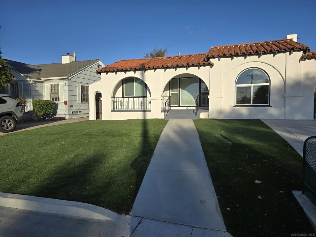 4527 Esther Street - Photo 0