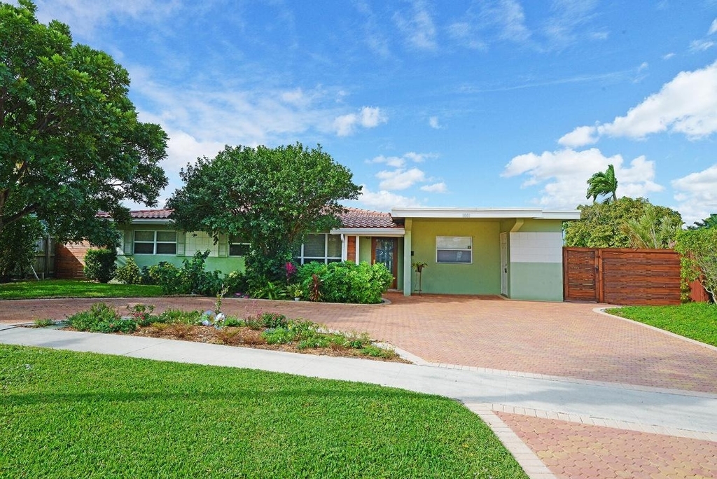 1001 Se 5 Avenue - Photo 0