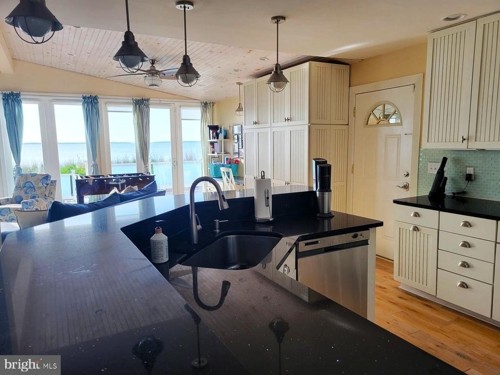8034 Riverview Road - Photo 15