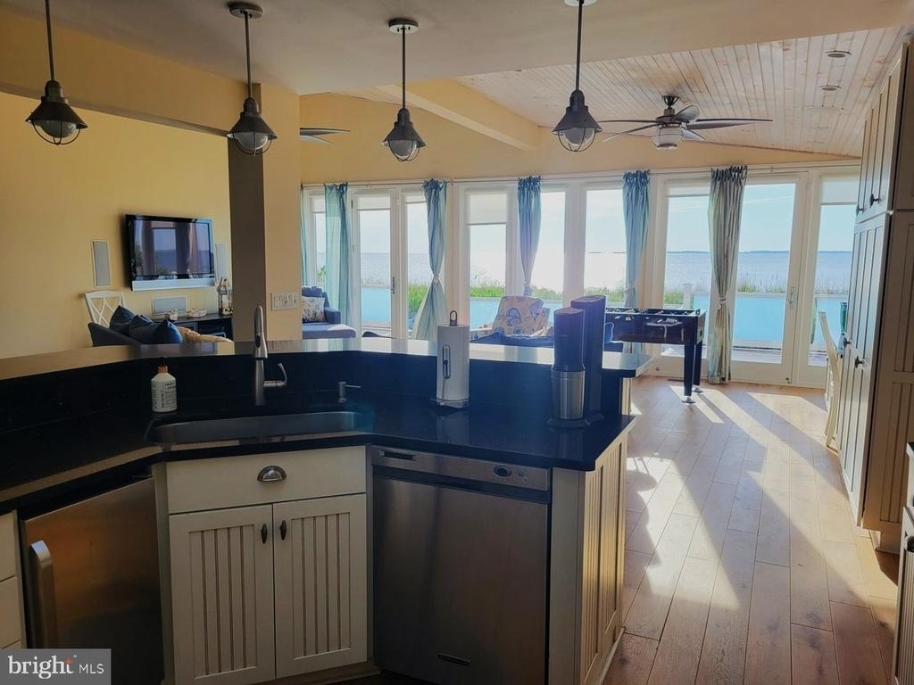 8034 Riverview Road - Photo 17