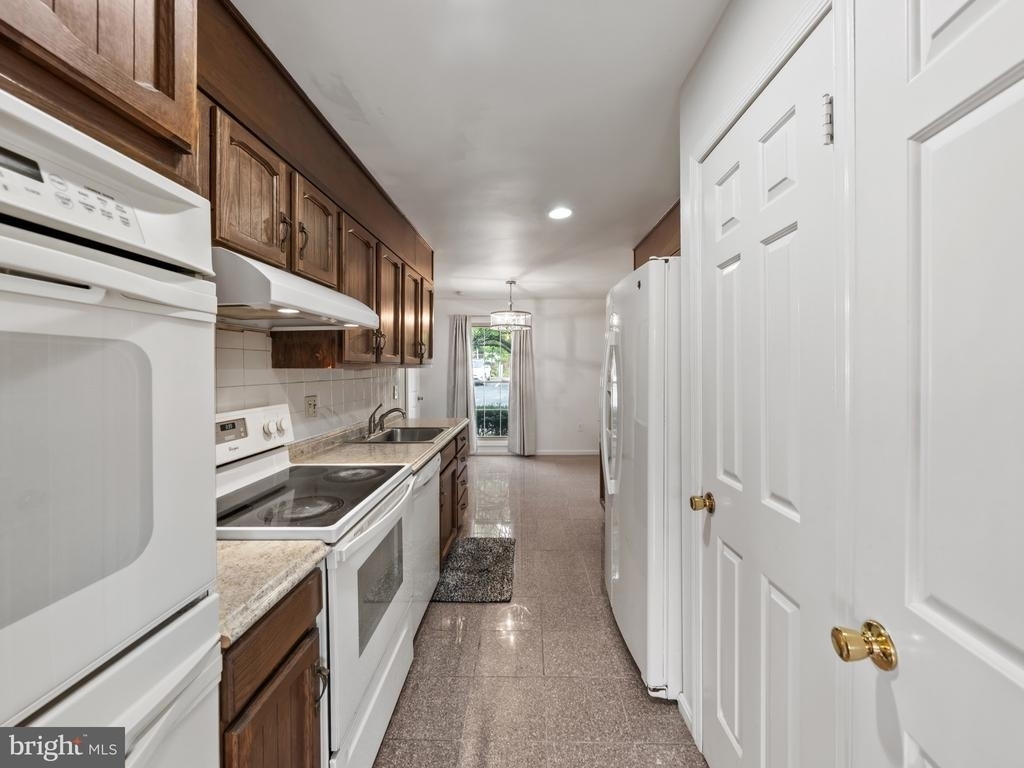 7654 Westlake Terrace - Photo 8