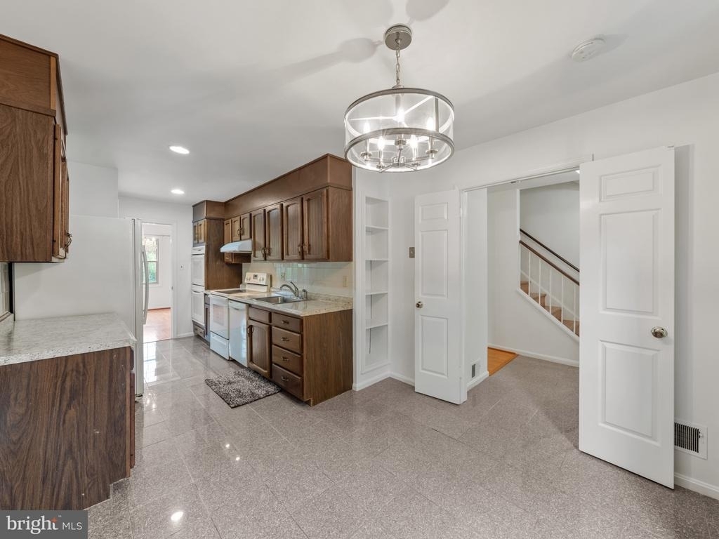 7654 Westlake Terrace - Photo 4