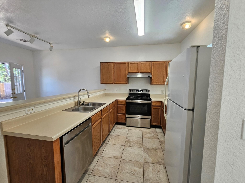304 Windridge Village Cv - Photo 7