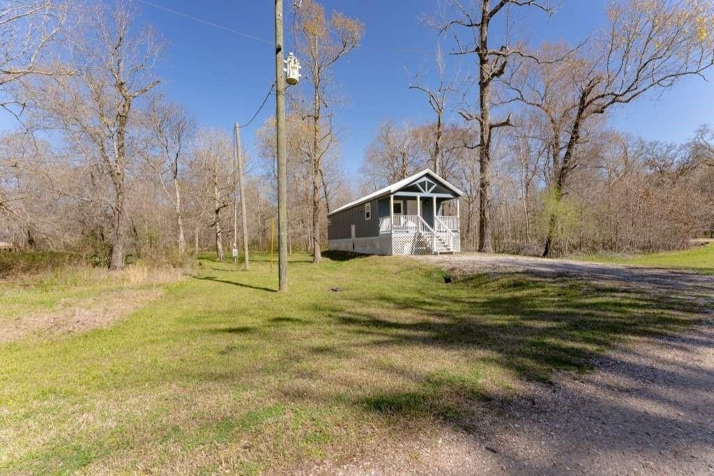 129 Shoreline Drive - Photo 0