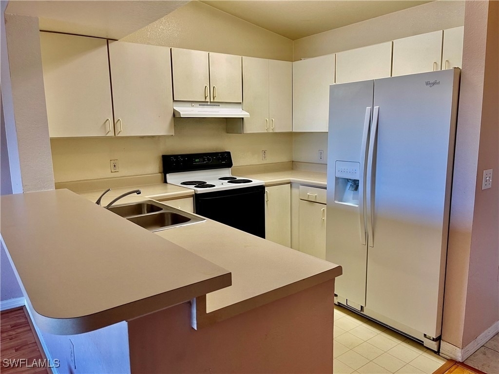 8274 Key Royal Circle - Photo 3
