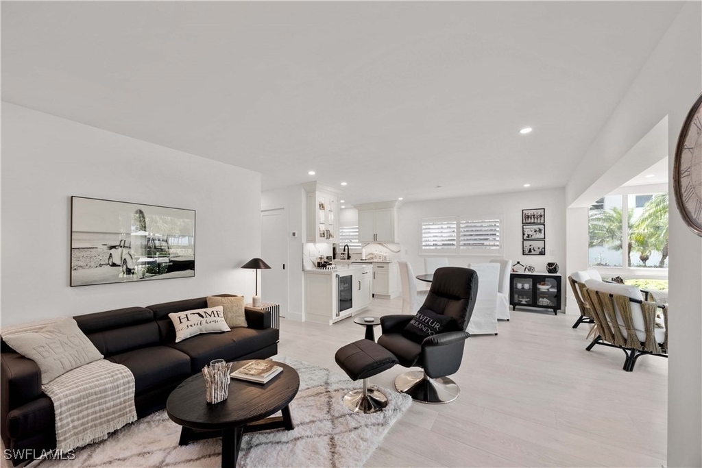 2100 Gulf Shore Boulevard N - Photo 9