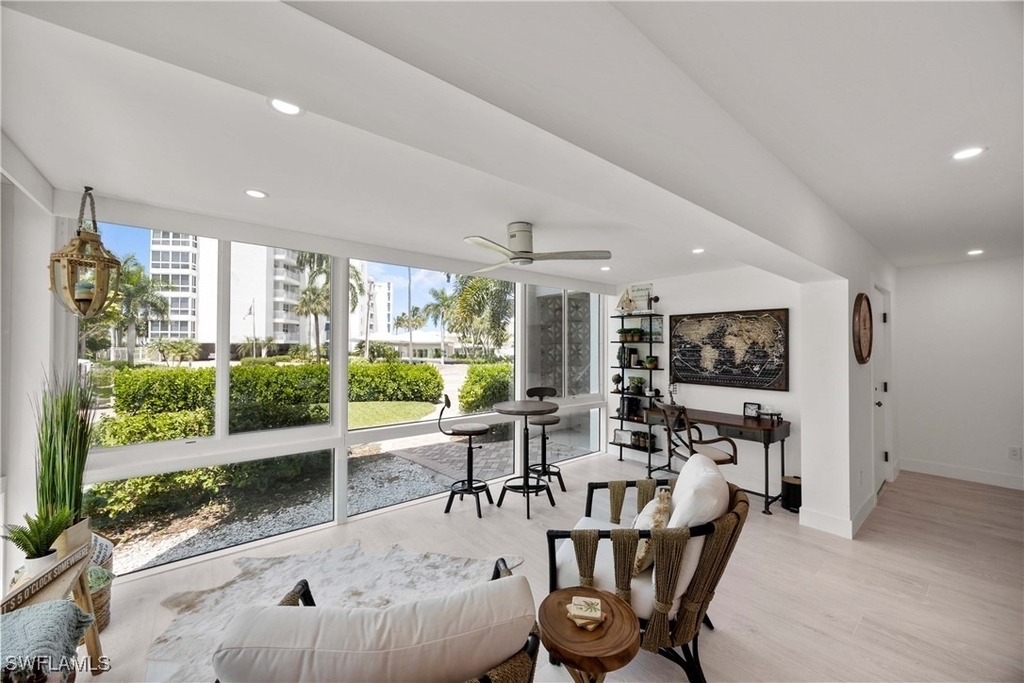 2100 Gulf Shore Boulevard N - Photo 3