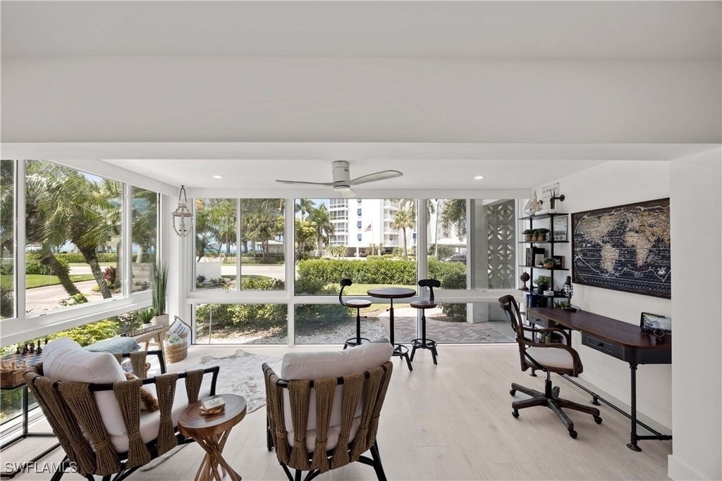 2100 Gulf Shore Boulevard N - Photo 2