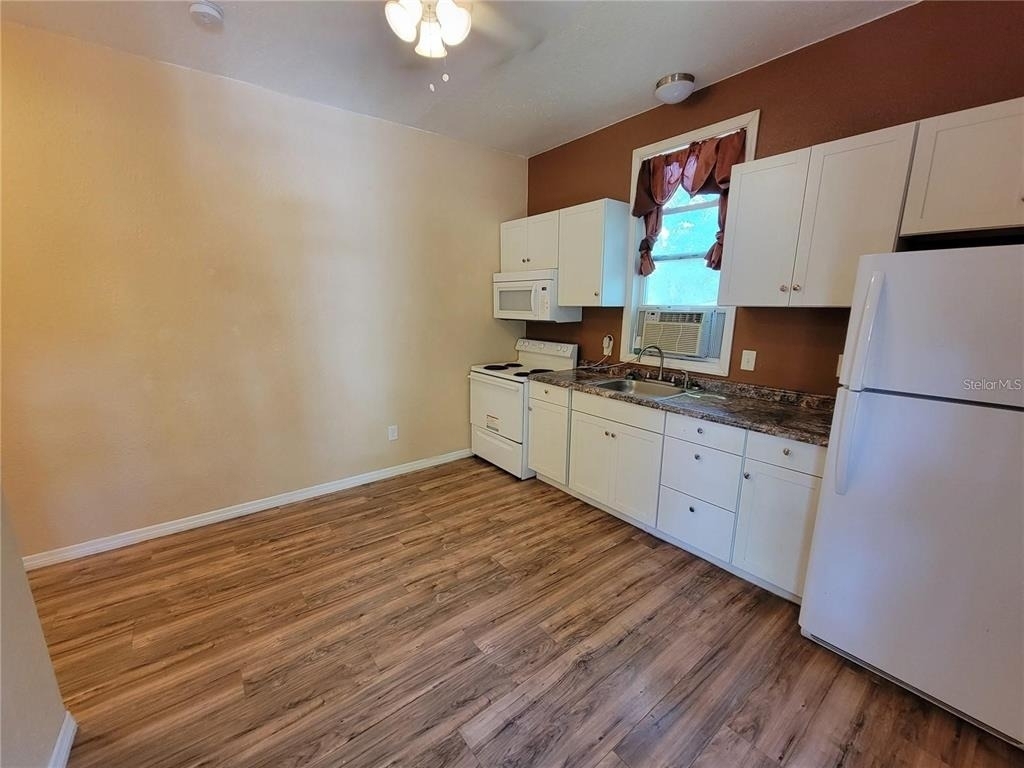 965 Ne 2nd Street - Photo 1