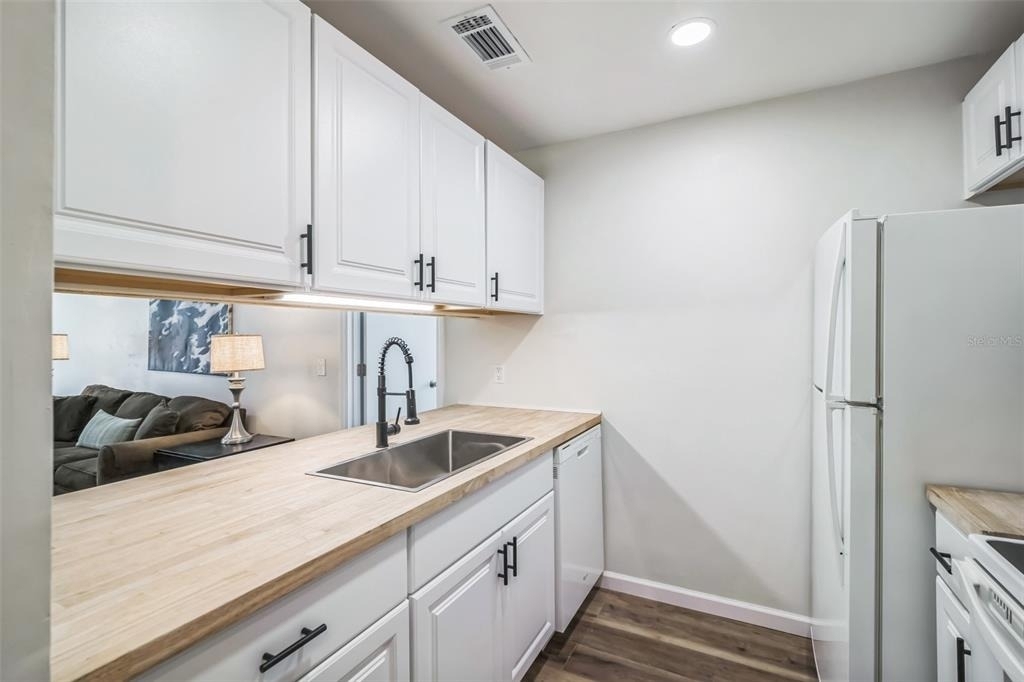 3800 Sw 20th Avenue - Photo 3