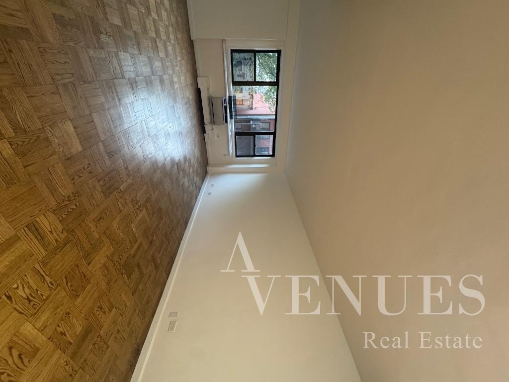 East 79th Street - Photo 6
