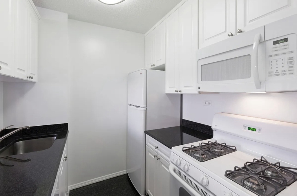 151-155 East 31st Street, Unit W15d - Photo 2