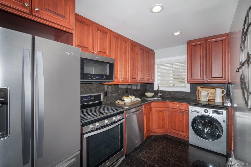 40 Broadway - Photo 1