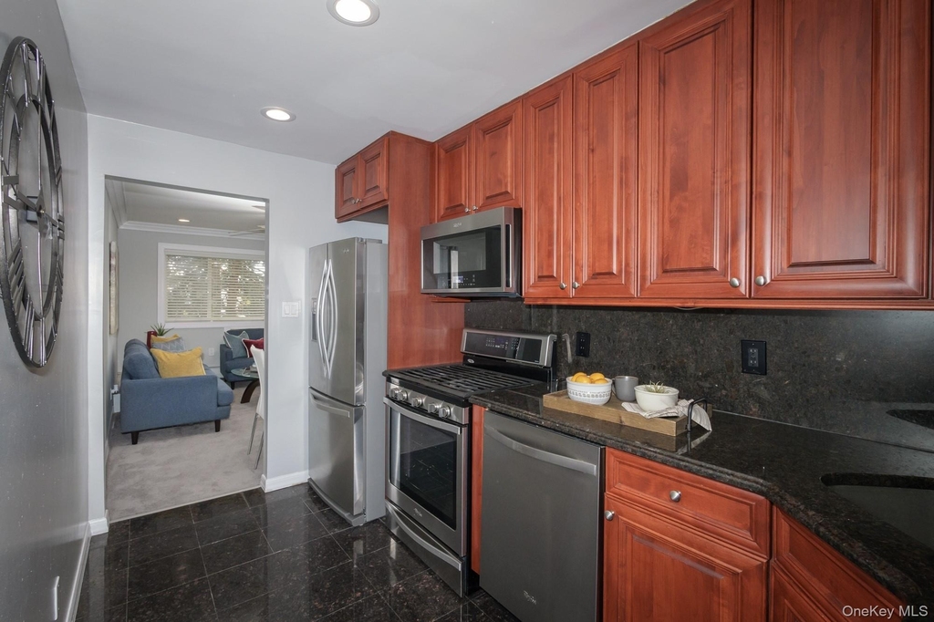 40 Broadway - Photo 2