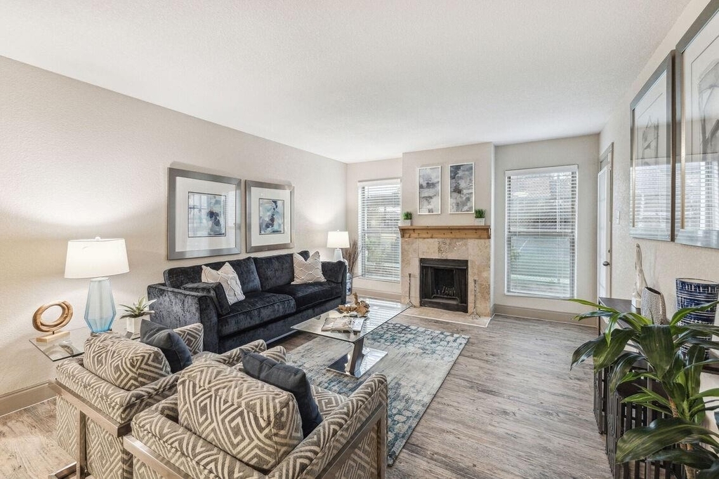 10751 Meadowglen Lane - Photo 5
