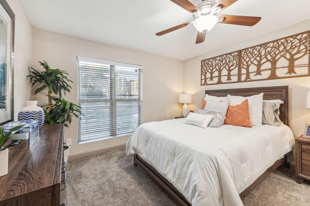 10751 Meadowglen Lane - Photo 9