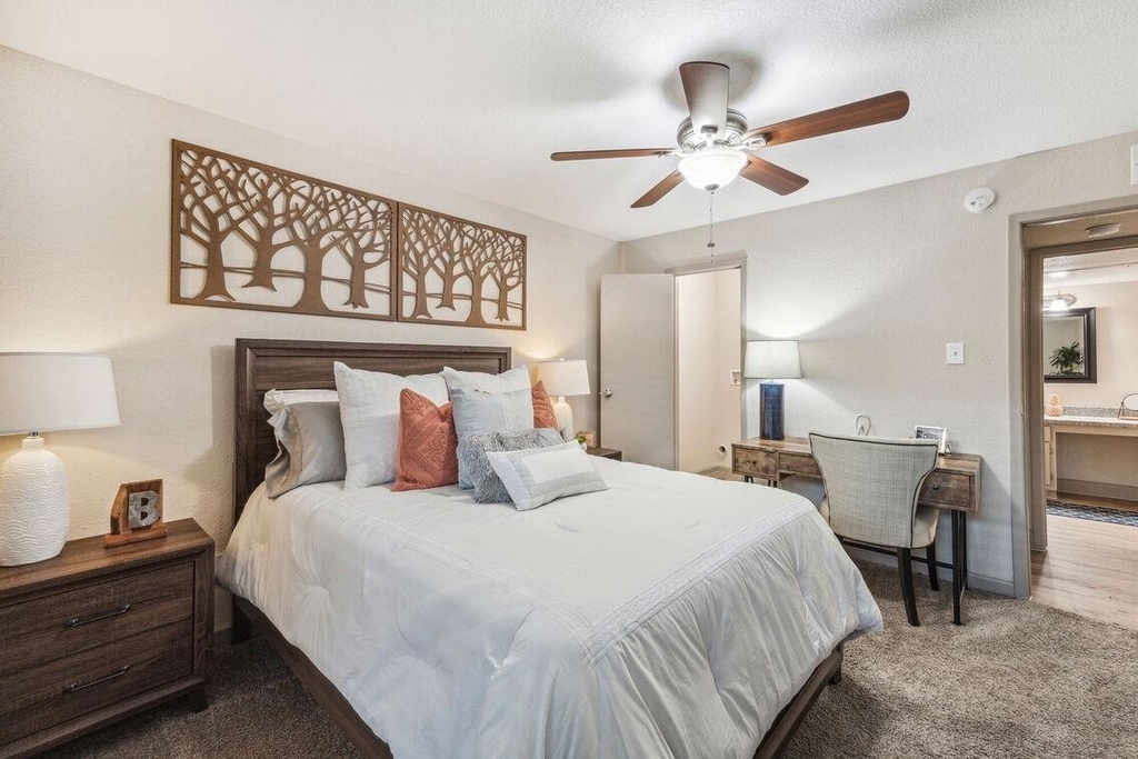 10751 Meadowglen Lane - Photo 10