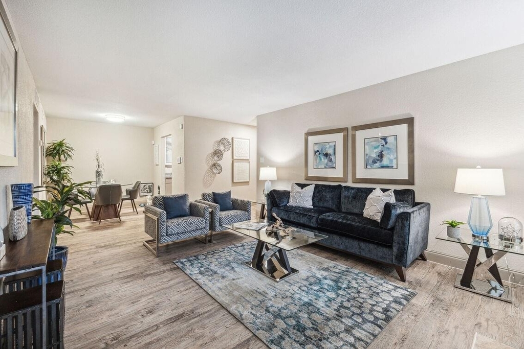 10751 Meadowglen Lane - Photo 6