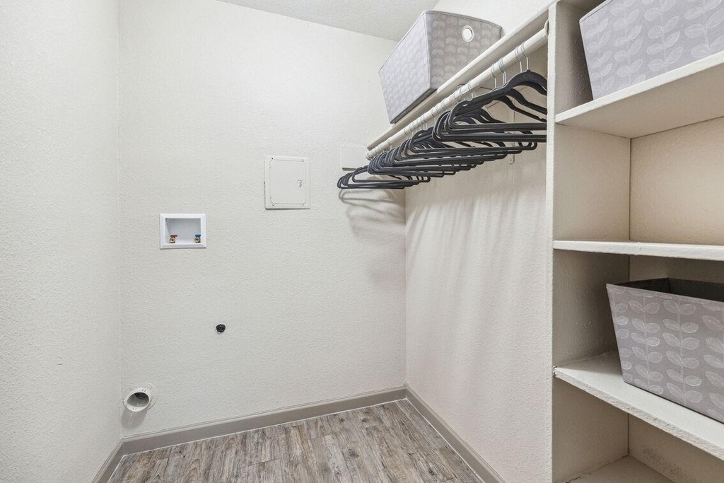 10751 Meadowglen Lane - Photo 11
