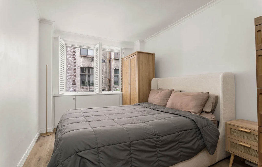 301 East 22nd Street, Unit 2v - Photo 3