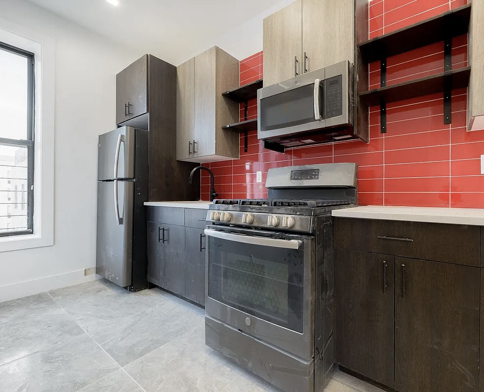 279 Kosciuszko Street - Photo 3