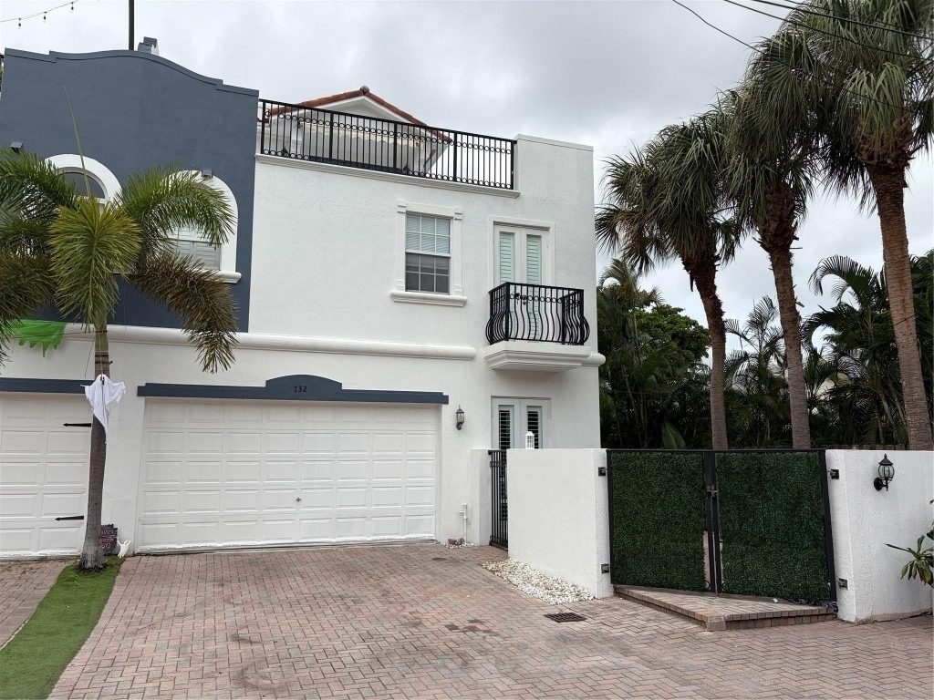 732 Ne 15th Avenue - Photo 0