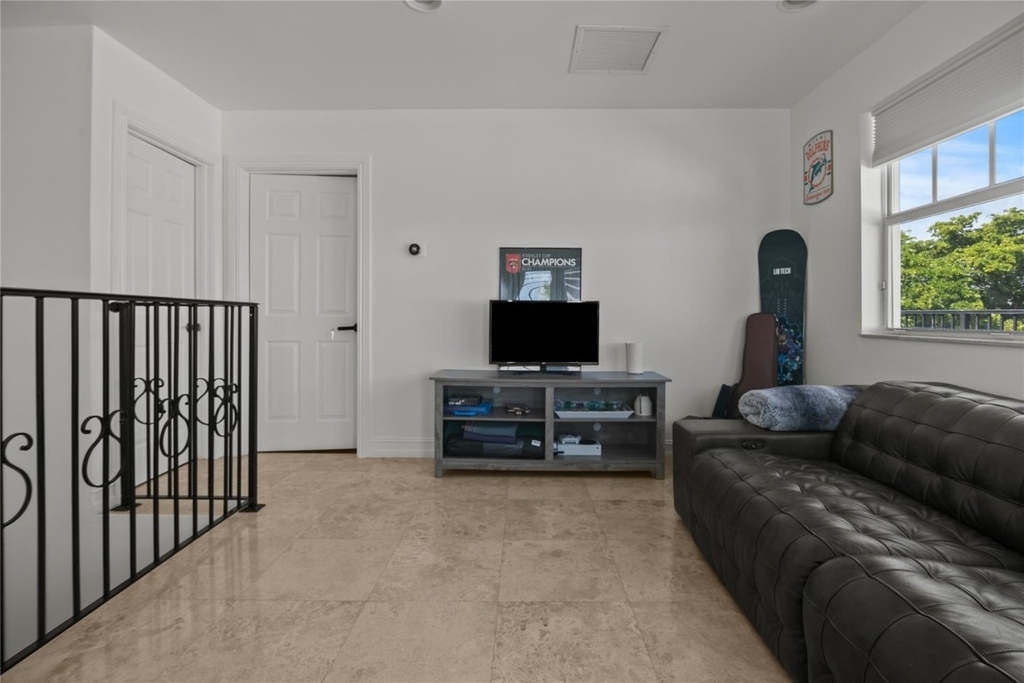 732 Ne 15th Avenue - Photo 32