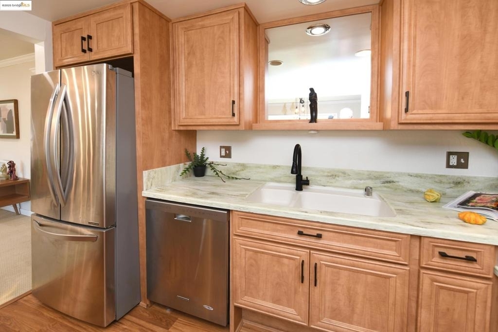 1910 Skycrest Dr - Photo 4