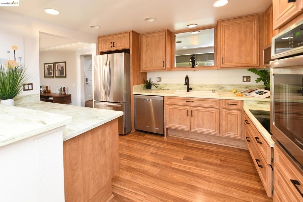 1910 Skycrest Dr - Photo 3