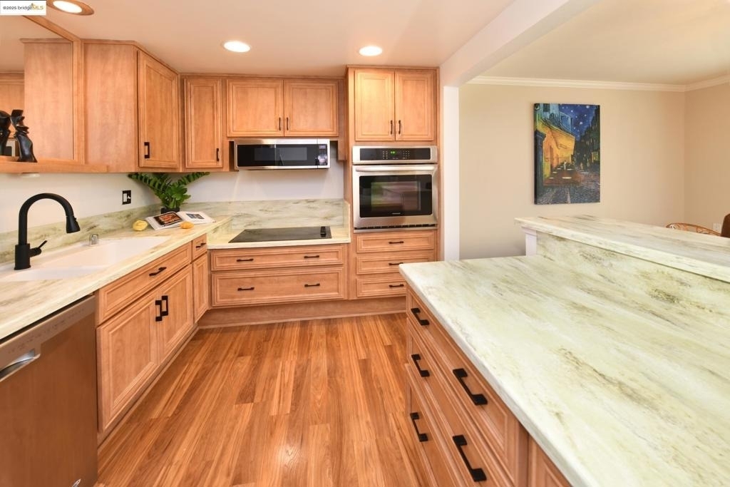 1910 Skycrest Dr - Photo 6