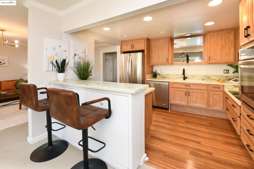 1910 Skycrest Dr - Photo 8