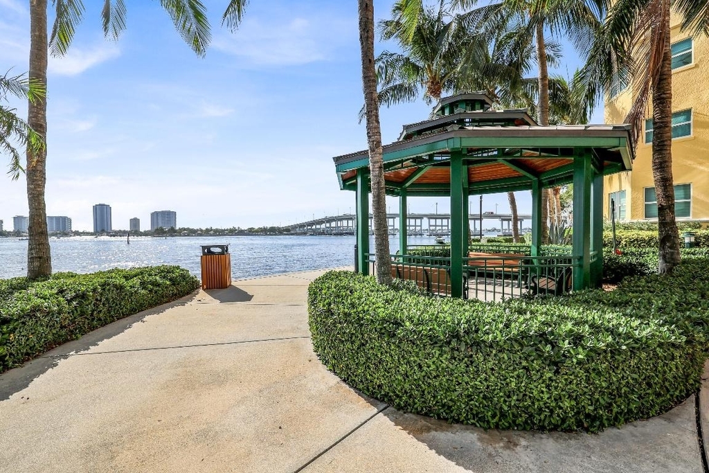 2640 Lake Shore Drive - Photo 52